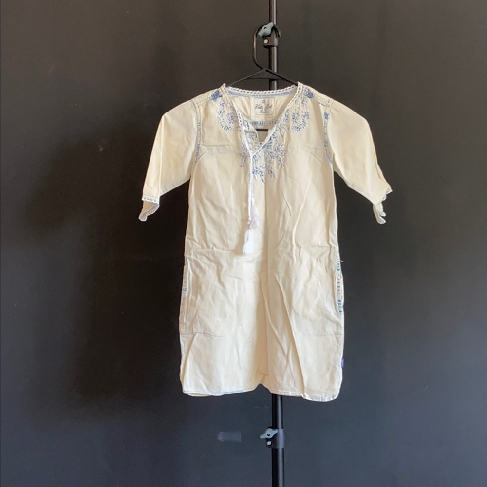 A quarter sleeve shirt great for summer